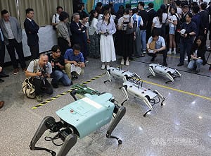 經部國產四足機器人亮相　首例火場偵察驗證過關