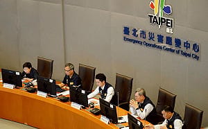 巴威逼近台灣！蔣萬安突對區公所撂狠話 她嗆：出事對上開砲、颱風來對下發飆