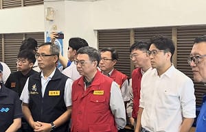 陪卓榮泰內湖防颱視察 沈伯洋：沒清淤恐造成災害