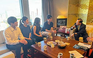 早稻田學生訪問斷交歷史　謝長廷：我的人生一句話就是「青春無悔」