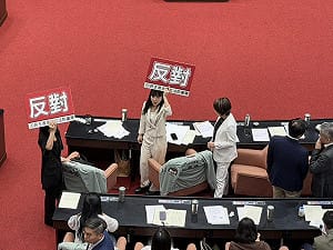 安樂死修法時程都比公投快 醫師轟民眾黨「收割」：利用資訊落差