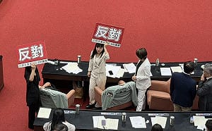 安樂死修法時程都比公投快 醫師轟民眾黨「收割」：利用資訊落差