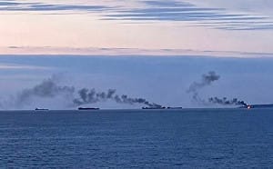 (影) 徹底切斷克里米亞補給！海面上全是冒煙船隻 烏軍8天擊中俄逾百船