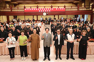 陪同賴清德訪極樂寺、靜思堂 童子瑋：凝聚民間力量打造有溫度城市
