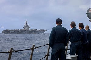 川普下令全面海上封鎖伊朗  美軍雙航艦打擊群領軍逾20艘主力戰艦部署中東