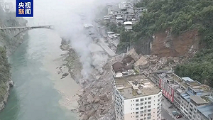(影) 重慶重大山崩慘況曝光! 多人遭土石掩埋、居民驚逃 至少7傷2命危 