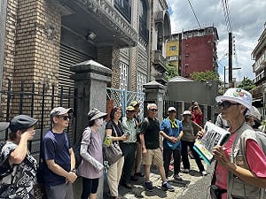 重返228現場「原天馬茶房」手語人權營 悼首位聽障罹難者 7處不義遺址標示將上路