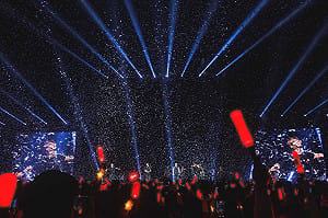 人氣男團iKON強勢台北開唱！重現全球爆紅神曲 〈LOVE SCENARIO〉炸翻全場 