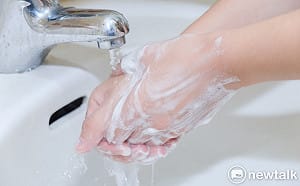 爸媽注意！暑期夏令營正值腸病毒高峰  單週就診已破7500人次