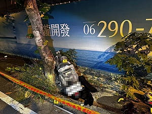 無照酒駕疑自撞路樹起火 台南高中生情侶重傷不治