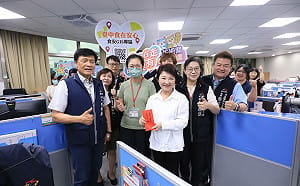 （影）慰問台中食安處同仁 盧秀燕強調「連陳其邁都感謝你們」