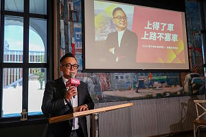 2088C客運增班 藍白聯手砲轟童子瑋割稻尾  綠營反擊市政無能