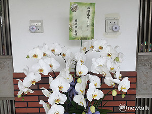 悼耀伯 總統花籃悼唁 呂秀蓮 陳菊 劉世芳親蒞靈堂追思