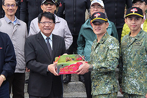 潘孟安率勞軍團 赴金門慰勉國軍