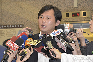 賴揆簡訊疑雲  黃國昌批政院副祕書長何佩珊抹黑