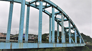 八堵鐵橋生鏽嚴重  台鐵年底將除鏽