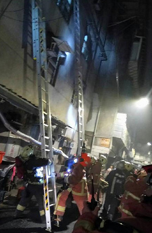 中和出租套房火警8死1重傷 朱立倫趕赴現場