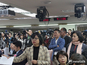 站著審勞基法  立委磨刀霍霍擠爆委員會