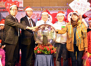 聖誕點燈  鄭文燦：點出希望光明 共迎新未來