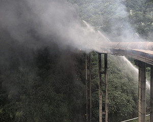 花蓮亞泥輸送帶清晨大火 3公里外可見濃煙