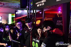 《英雄聯盟》ahq選手現身WirForce現場 粉絲尖叫