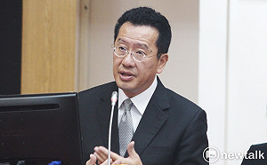 台股跌破萬點 顧立雄：投資人可選擇優股逢低布局