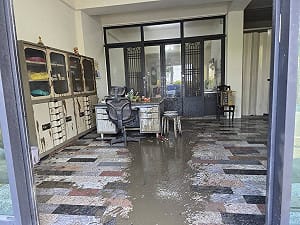 埔鹽鄉民家遭潑豬糞　彰警鎖定車輛及2嫌追緝