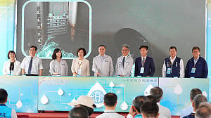（影）何欣純見證中部大安大甲溪通水 喊話：食安議題不容政治消費
