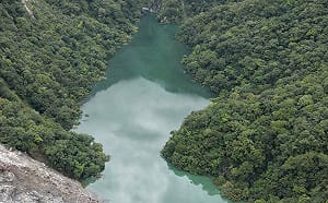 躲過紅霞颱風雨勢！花蓮萬里溪堰塞湖穩定溢流中 最新空拍照曝光