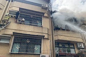 台南透天厝冒火煙　少女攀鐵窗躲鄰房外牆獲救