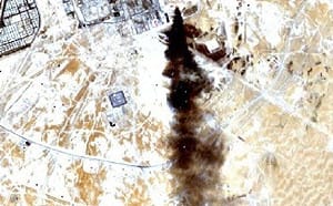 (影) 胡塞、沙國猛烈互轟! 沙阿布蓋格石油設施遭重創 暫停部分營運