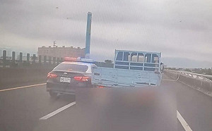 嘉義酒駕小貨車拒檢狂飆！事後網上嗆聲「警察會被我們玩死」