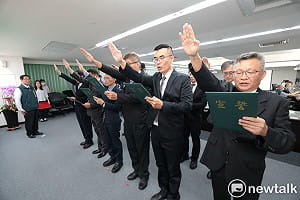 黃偉哲主持3局長、11區長宣誓　期勉發揮專業提升市政治理