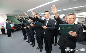 黃偉哲主持3局長、11區長宣誓　期勉發揮專業提升市政治理