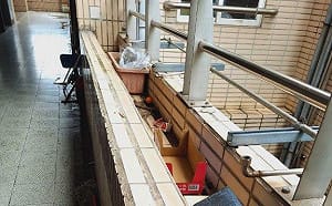 斷柄掃把刺臉恐失明! 台中女師遭升國一學生暴行攻擊 衝擊校園安全