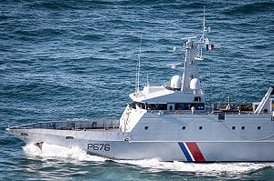 (影) 法艦英吉利海峽突開17槍！BBC採訪遭打斷 英保守黨怒轟「刻意恐嚇」