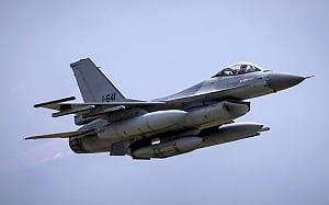 烏軍痛損第6架F-16戰機! 疑與「天竺葵」無人機相撞 飛行員彈射逃生