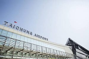 白目男謊稱行李內有炸彈！台中機場大動作搜查    玩笑開大下場慘了