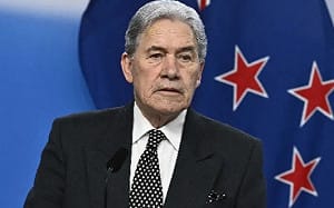 要華裔議員「滾回自己國家去」! 紐外長挨批種族主義 副手還曾罵 : 「黃油雞海嘯」