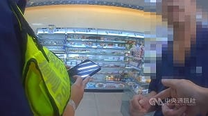網路找按摩欲買點數卡 台中男險遭詐警民聯手阻攔