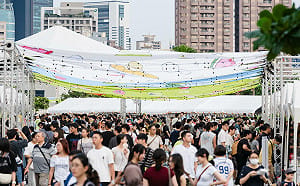 台日大港水果祭首日人氣爆棚 熊本應援攤位留言送暖災區 