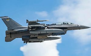 (影) 2枚火烈鳥命中俄軍工廠！烏猛轟戰略設施 F-16戰機整合飛彈成關鍵