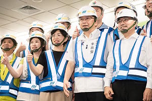 曝蘇巧慧硬蹭蔣侯鎂光燈 藍選將諷：沈伯洋情何以堪