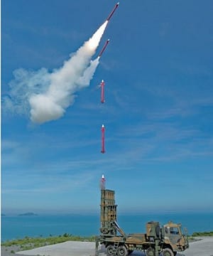 「韓版愛國者」列裝！天弓-Ⅱ防空導彈正式投入任務 強化末段低層攔截能力