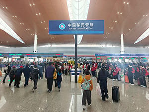 「趁還能走趕快走」！星學者解讀中國入出境管理新規  倒數45天不能再「潤」