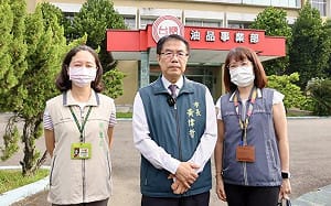 盧秀燕搞烏龍指稱台糖食用油在台南 黃偉哲親視察怒嗆：汽油不能喝啦！