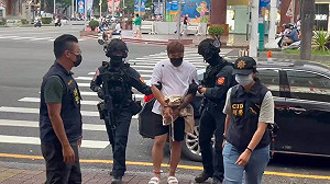 屏東枋寮鎢業董事長命案　警帶離職員工返住處採證
