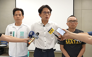 食安辦主任列席20％下架會議　黃國昌：政院別裝　這豈是食藥署長一人決定？
