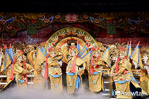 明華園百年歌仔戲再啟新篇  黃偉哲見證「戲巢藝術館」開館