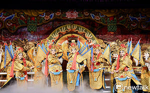 明華園百年歌仔戲再啟新篇  黃偉哲見證「戲巢藝術館」開館